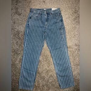 American Eagle Size 6 Mom Jeans